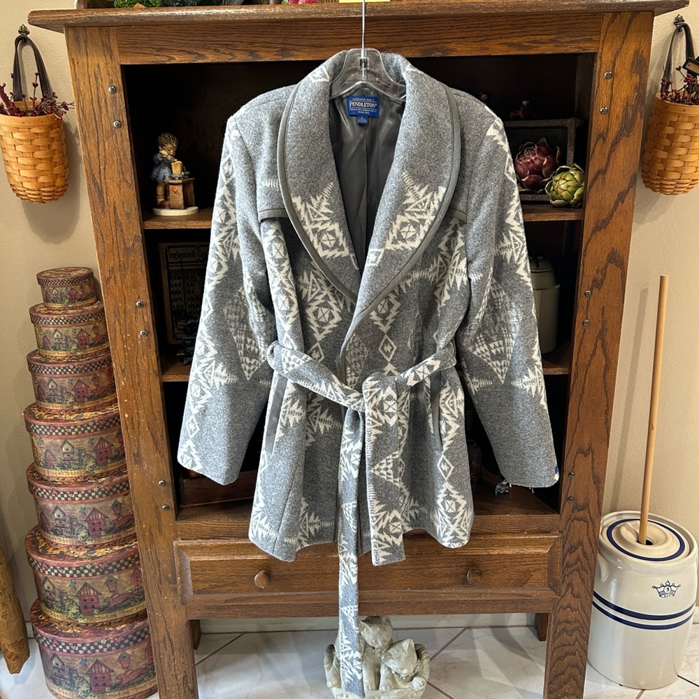 Pendleton Gray and White Aztec-Pattern Wool Wrap Trench